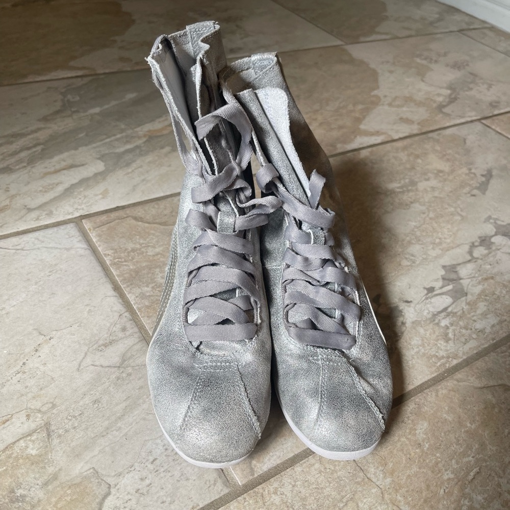 Girls Puma Eskiva tall silver boxing shoes